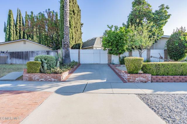 1642 Cayton Avenue, Simi Valley CA: https://media.crmls.org/mediaz/e5447f65-e100-4d3b-ae27-f4f0adfc5ffc.jpg
