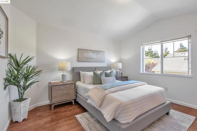 16 Bay Harbor Ct, Richmond CA: https://media.crmls.org/mediaz/e5449a4c-61bc-4044-aef4-39807aedeab4.jpg