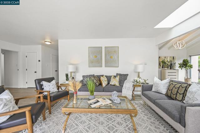 3231 Quandt Rd, Lafayette CA: https://media.crmls.org/mediaz/e54516b3-7bb0-46f4-a9e0-c6d8c3cc8b63.jpg