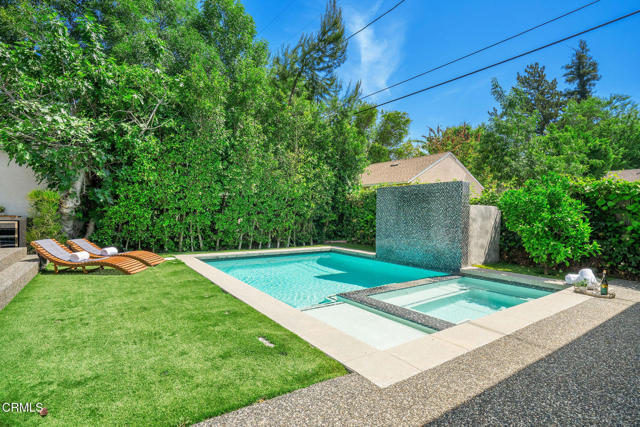 5622 Natick Avenue, Sherman Oaks CA: https://media.crmls.org/mediaz/e5455305-765f-4a9f-bcc2-1d9ddd717543.jpg