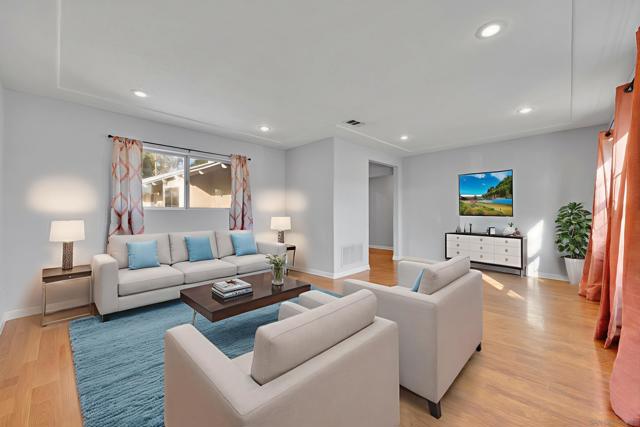 5170 Randlett Dr, La Mesa CA: https://media.crmls.org/mediaz/e545612b-c7cb-411b-83d8-a8baeebfd41c.jpg