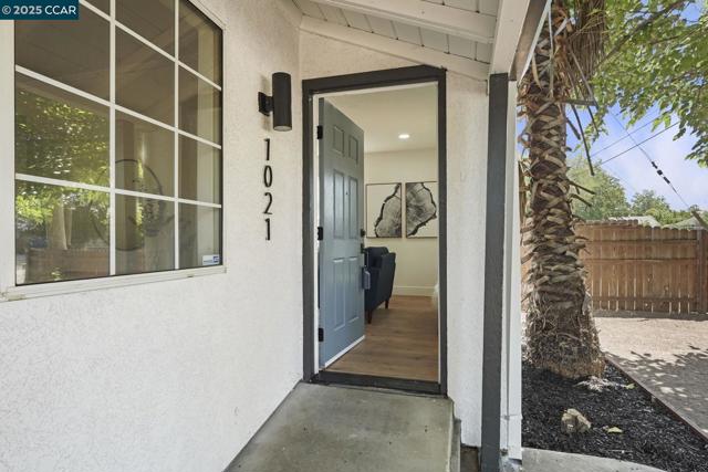 1021 Frienza Avenue, Sacramento CA: https://media.crmls.org/mediaz/e54575ca-bd60-414a-981c-86d2e519fa9e.jpg