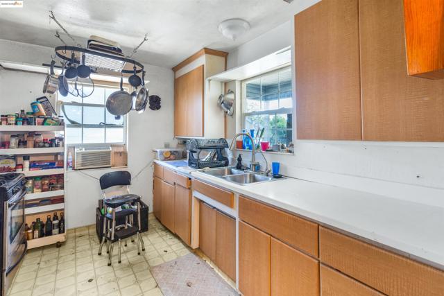 832 W 11Th St, Antioch CA: https://media.crmls.org/mediaz/e5459f2e-70e6-4573-820a-fbd38d960271.jpg