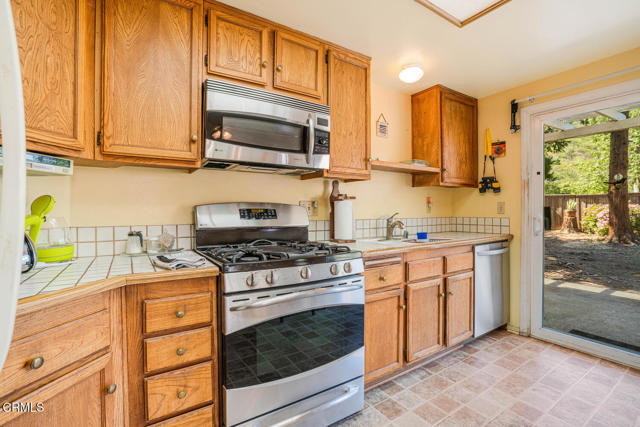 6909 Pala Mesa Drive, Oak Park CA: https://media.crmls.org/mediaz/e5464b4c-c8b7-411d-bd06-9931a2739b4e.jpg