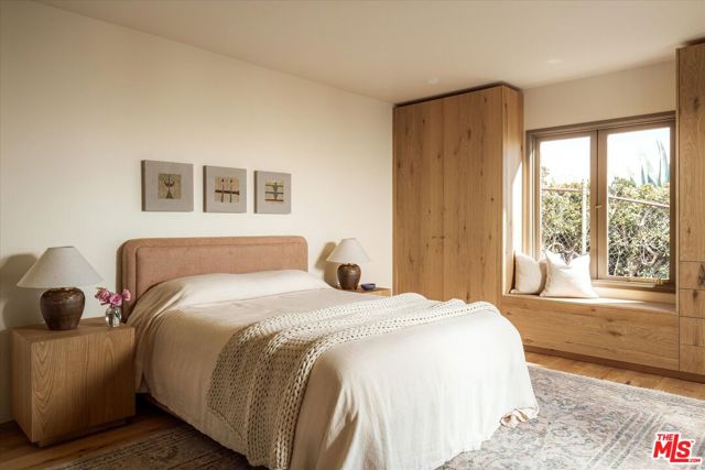 6911 Los Tilos Road, Los Angeles CA: https://media.crmls.org/mediaz/e54664e5-baaa-4cac-9156-bc282bc6a569.jpg