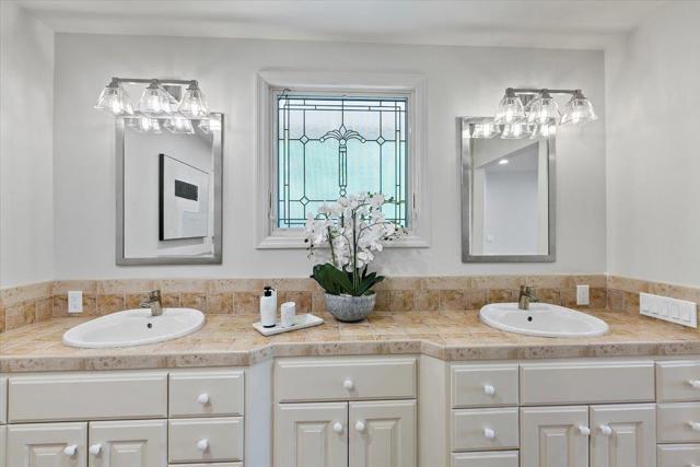 17095 Summit Way, Los Gatos CA: https://media.crmls.org/mediaz/e5468011-3b0a-4639-bfb9-ed430ff42087.jpg
