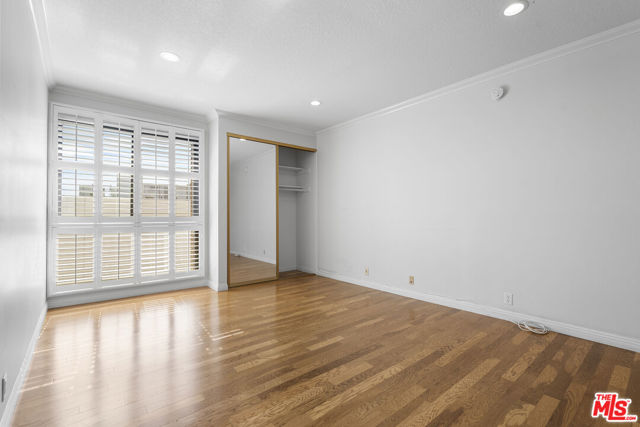 4477 Wilshire Boulevard, Los Angeles CA: https://media.crmls.org/mediaz/e5469168-58ef-4906-8b23-c1c8523a42ef.jpg