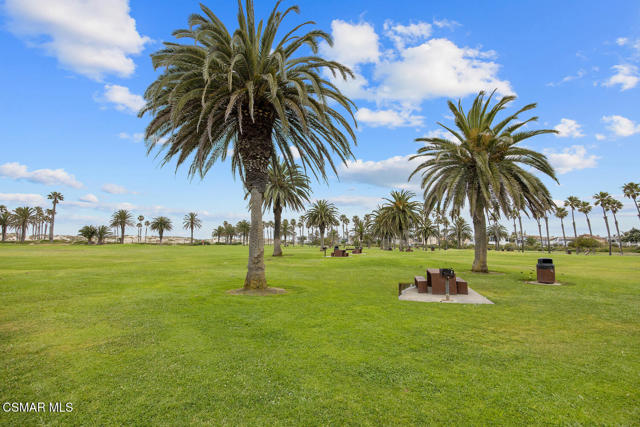 4535 Falkirk Bay, Oxnard CA: https://media.crmls.org/mediaz/e5472a3d-5a31-4bfe-9af6-bcced550fbad.jpg