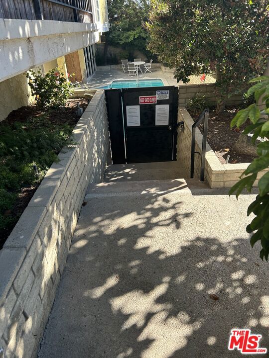 1033 6TH Street, Santa Monica CA: https://media.crmls.org/mediaz/e54763d3-51c5-4ffd-a105-85d730c06c38.jpg