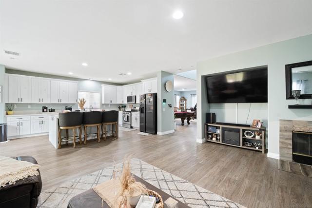 29330 Wrangler Dr, Murrieta CA: https://media.crmls.org/mediaz/e5476f6e-66d2-42ea-ac59-f39112545005.jpg