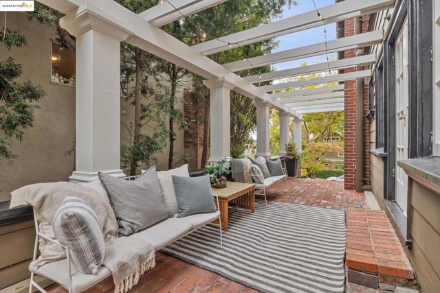 118 Hillside Ave, Piedmont CA: https://media.crmls.org/mediaz/e5488d9e-eca6-43f5-b8ff-5c03110e1032.jpg