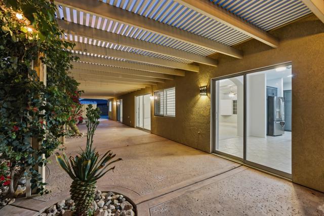 Image 37 of 42 For 78663 Como Court