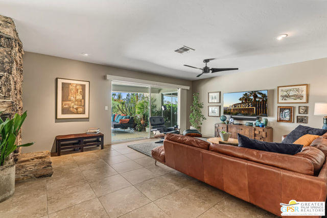 2072 S Bobolink Lane, Palm Springs, CA 92264