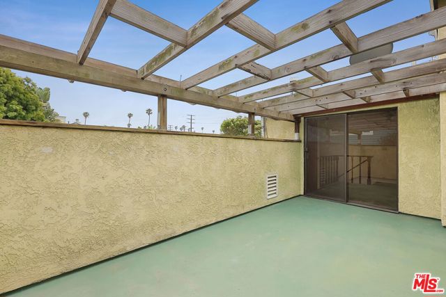717 Marco Place, Venice CA: https://media.crmls.org/mediaz/e548ccfb-a18c-467e-ab77-07ad0a0aa018.jpg