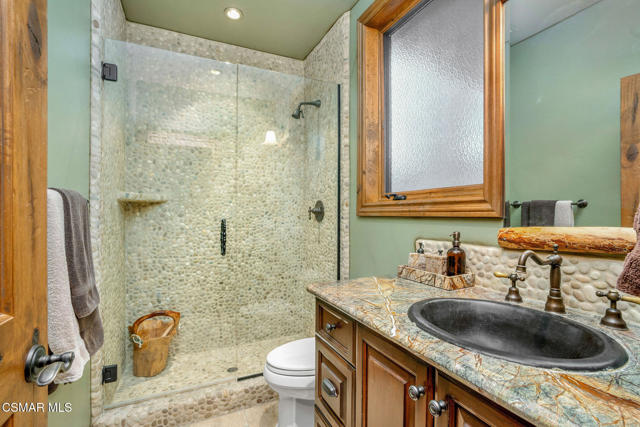 32310 Hummingbird Court, Running Springs CA: https://media.crmls.org/mediaz/e54a3a9f-cbcc-4106-8e2c-b4e074d9a50c.jpg