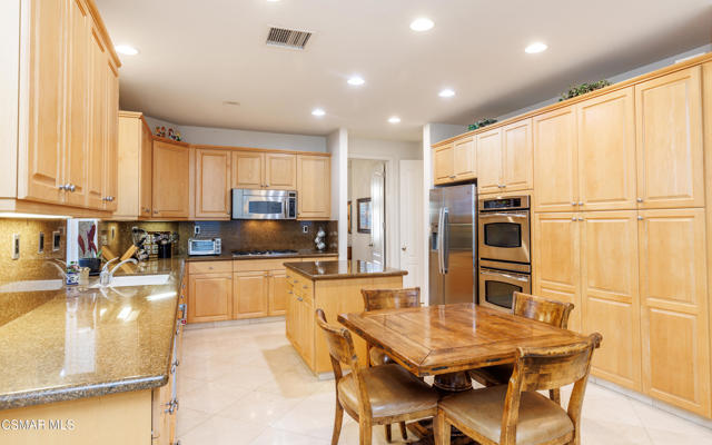 20769 Lugano Way, Porter Ranch CA: https://media.crmls.org/mediaz/e54ab81a-10c5-4bed-abd6-063ab42a0e20.jpg