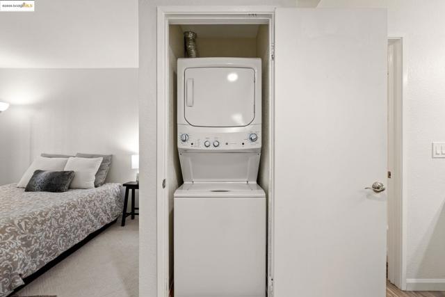 520 Canyon Oaks, Oakland CA: https://media.crmls.org/mediaz/e54ac22d-4666-4d3b-9e25-16a54fc063bd.jpg
