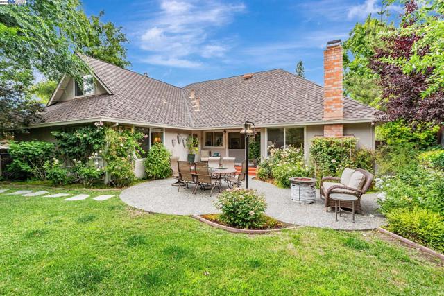 736 Tunbridge Rd, Danville CA: https://media.crmls.org/mediaz/e54af133-9444-4c23-a3fc-181ea138bed2.jpg