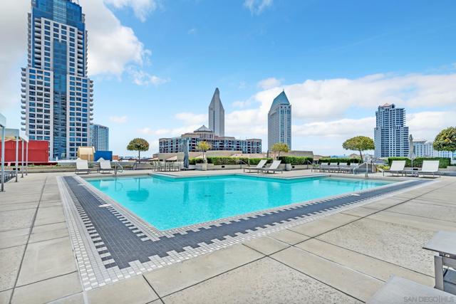 700 Front St, San Diego CA: https://media.crmls.org/mediaz/e54b055c-8e2c-4fd6-89c5-f9e76495be37.jpg