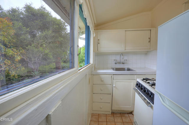 2607 Puesta Del Sol, Santa Barbara CA: https://media.crmls.org/mediaz/e54b37e0-c6f3-4ee5-aa40-49ac1b1041e7.jpg
