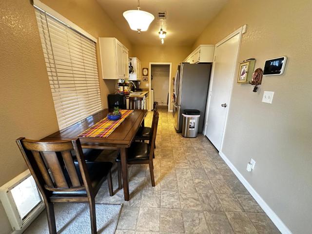 831 El Pinal Lane, Los Banos CA: https://media.crmls.org/mediaz/e54b6890-52d9-415e-abff-0107162d9ab7.jpg