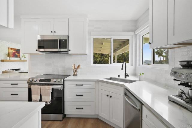 7255 Volta Court, San Diego CA: https://media.crmls.org/mediaz/e54bb89e-3b33-456f-a6bb-bc4332cae233.jpg