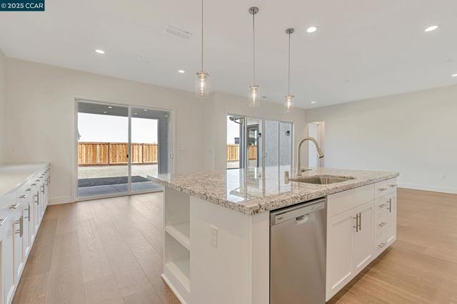 16166 Poulson Street, Lathrop CA: https://media.crmls.org/mediaz/e54c4c7e-d957-4cbe-9050-54a1e78a1b7c.jpg