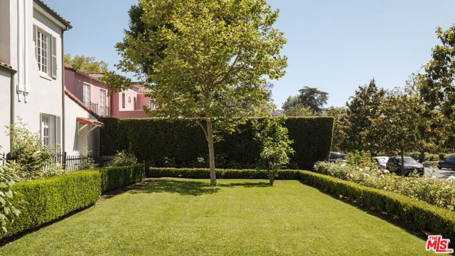 204 S Plymouth Boulevard, Los Angeles CA: https://media.crmls.org/mediaz/e54c7728-1b70-4ec0-9936-4a2c9a1be1f5.jpg