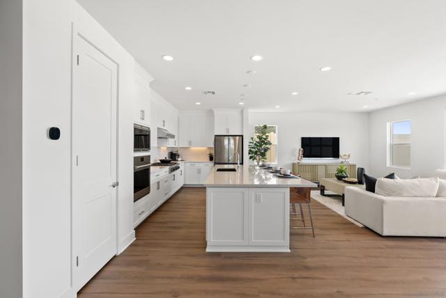 948 Visalia Pl, San Marcos CA: https://media.crmls.org/mediaz/e54c8930-fbd3-4132-a34d-15de3de2214f.jpg