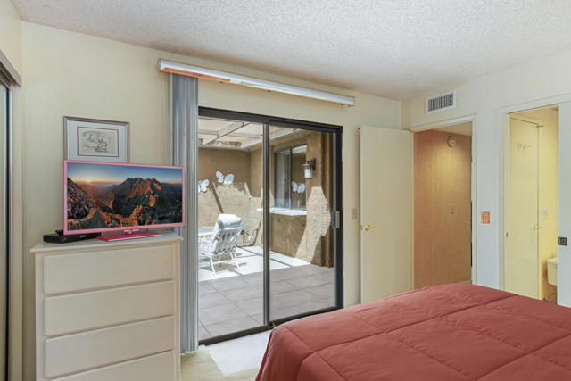 51 Sunrise Drive, Rancho Mirage CA: https://media.crmls.org/mediaz/e54c9328-35a0-431b-88ec-d7b372164151.jpg