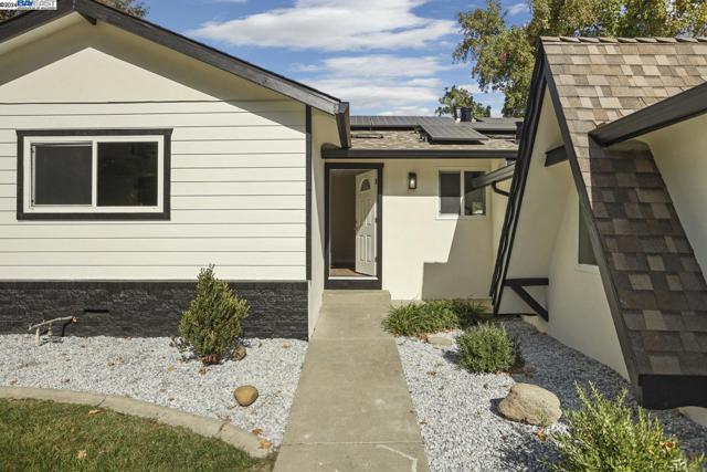 Image 4 of 39 For 105 Benjamin Holt Dr