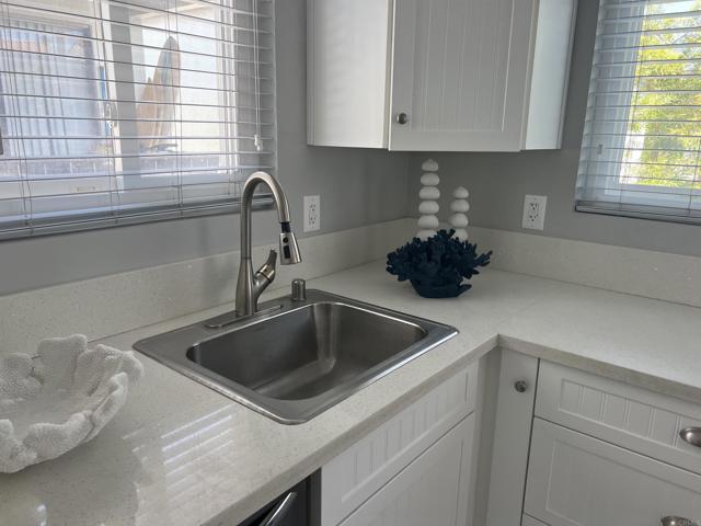 752 E Avenue, Coronado CA: https://media.crmls.org/mediaz/e54d3c1f-88d8-43a7-bf89-f3cd61c3b97a.jpg