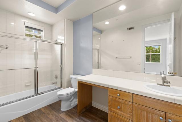 521 Latigo Row, Encinitas CA: https://media.crmls.org/mediaz/e54d98a2-7a79-41ca-8231-335b739aceff.jpg