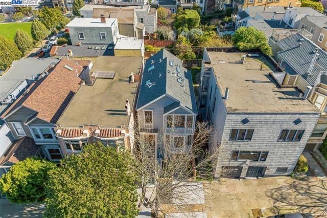 1208 Stanyan St, San Francisco CA: https://media.crmls.org/mediaz/e54fcd02-6243-4705-a3ce-7a9778bc4844.jpg