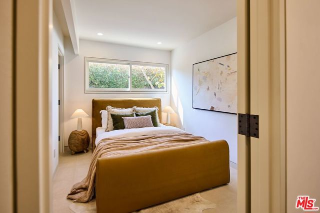 23515 Malibu Colony Road, Malibu CA: https://media.crmls.org/mediaz/e5504e53-5007-4532-afdd-e3ca97f388f7.jpg
