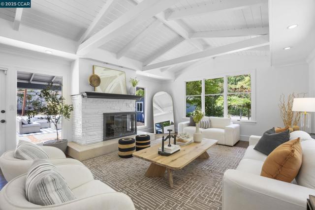 3475 Springhill Rd, Lafayette CA: https://media.crmls.org/mediaz/e5509833-d647-43f7-b02a-38cfac142faf.jpg