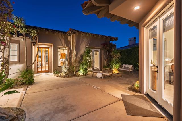 261 Loch Lomond Road, Rancho Mirage CA: https://media.crmls.org/mediaz/e550d38f-a766-406c-b93b-f05b846a4fb6.jpg