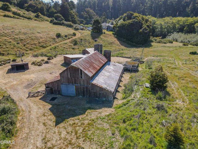 42000 Mountain View Road, Manchester CA: https://media.crmls.org/mediaz/e550d79b-54a3-4a5d-8866-57f41ae1a6ca.jpg