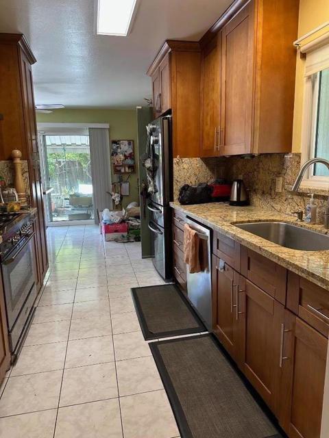 1014 W Homestead Road, Sunnyvale CA: https://media.crmls.org/mediaz/e550ea8b-617b-4f4e-94b7-05ffbfa925b2.jpg
