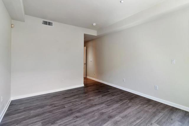 2925 Glascock Street, Oakland CA: https://media.crmls.org/mediaz/e550f58f-6d02-488b-b6ce-862bbcc2fb24.jpg