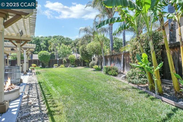 513 Mendota St, Brentwood CA: https://media.crmls.org/mediaz/e55190a1-443a-4d56-9945-74040493985c.jpg