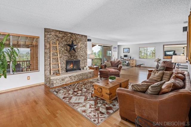 11249 Valle Vista Rd, Lakeside CA: https://media.crmls.org/mediaz/e5520150-e7bf-487b-b295-7fbb0b7c07a9.jpg