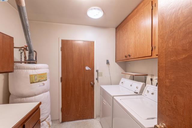 2177 Hillside Cir, San Leandro CA: https://media.crmls.org/mediaz/e5525651-f8d2-4cf0-be27-30088c0266a8.jpg