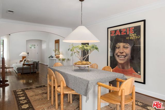 4654 Denny Avenue, Toluca Lake CA: https://media.crmls.org/mediaz/e55359a8-4a05-4dcf-958d-d13850d066c6.jpg