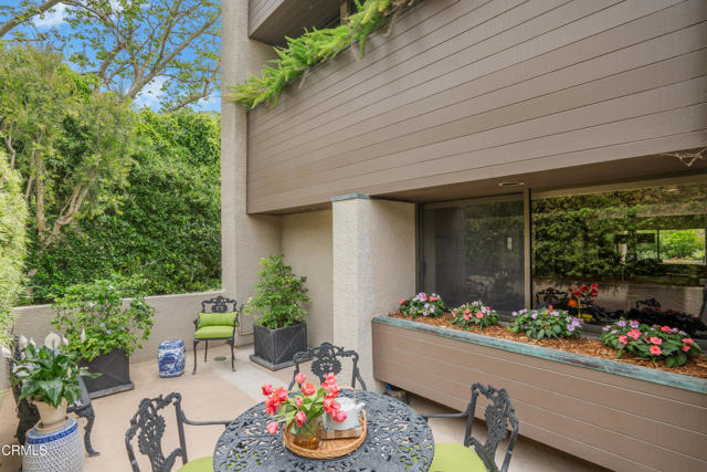 Detail Gallery Image 17 of 44 For 108 S Grand Ave, Pasadena,  CA 91105 - 3 Beds | 2/1 Baths