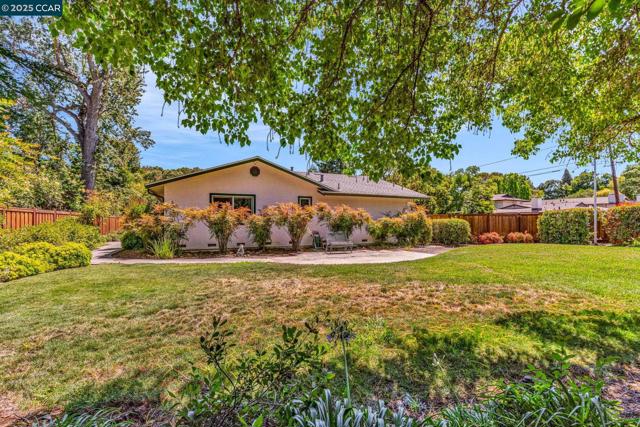 2032 Vanderslice Ave, Walnut Creek CA: https://media.crmls.org/mediaz/e5543037-1007-45c7-a83a-153b1b611141.jpg