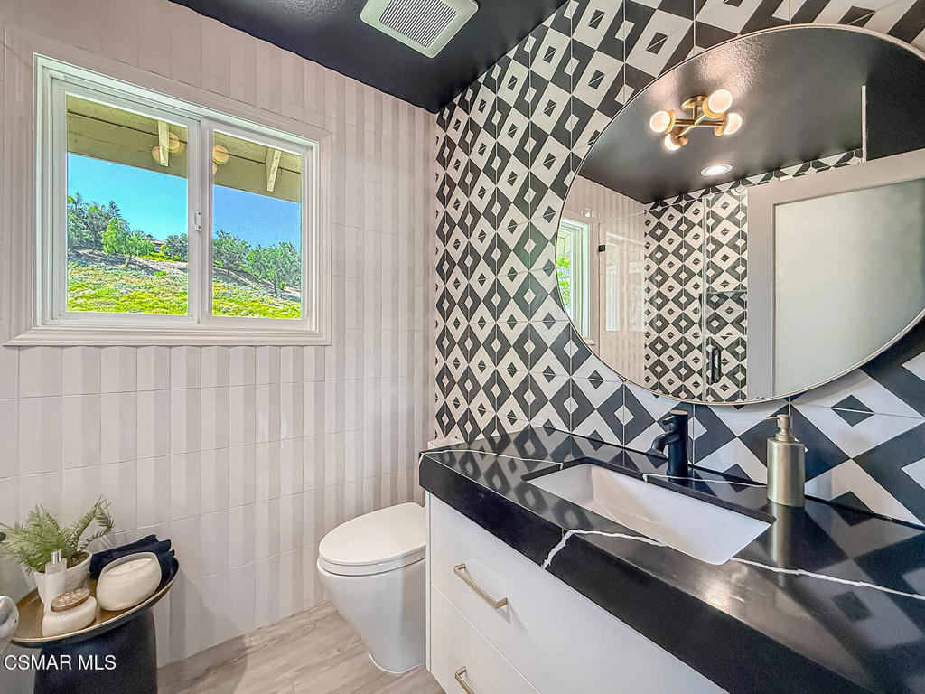 https://media.crmls.org/mediaz/e5547c5f-14a7-436d-8cef-2ad48d9dafa4.jpg?preset=X-Large