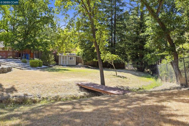 38 Oakdene Ct, Walnut Creek CA: https://media.crmls.org/mediaz/e5548da0-458b-4cda-841b-5376fa3a347a.jpg