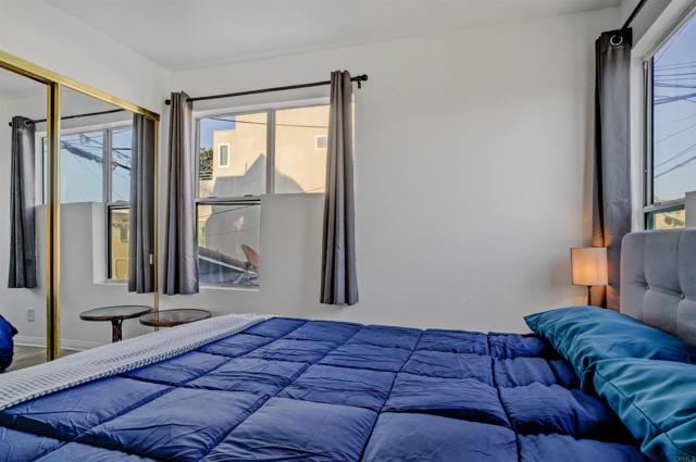Detail Gallery Image 4 of 25 For 3715 Mission Bld, San Diego,  CA 92109 - 3 Beds | 2 Baths