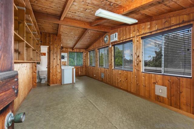 8402 Sugarman Dr, La Jolla CA: https://media.crmls.org/mediaz/e5558747-3f55-4930-91bf-4c58cabd9415.jpg